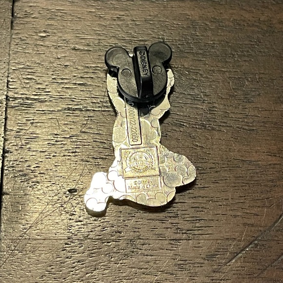 Official Disney Penny Bolt Dog Owner Kneeling Pin 2014 - Picture 2 of 3